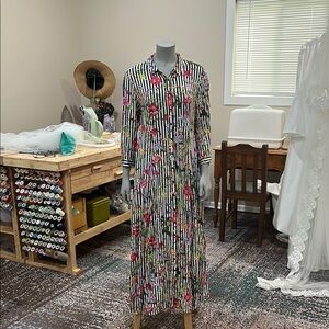 Philosophy Floral Striped Long-Sleeved Maxi Dress with Pockets - Size 10